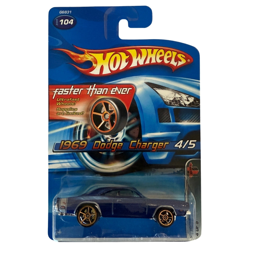 Hot Wheels 1969 Dodge Charger – 2006 Muscle Mania FTE #104 – Faster Than Ever Wheels – Ultra-Fast Collector Die-Cast